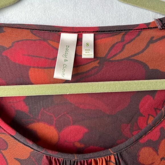Daisy & Clover Red and Black Floral Short Sleeve Blouse Size S - Picture 3 of 8